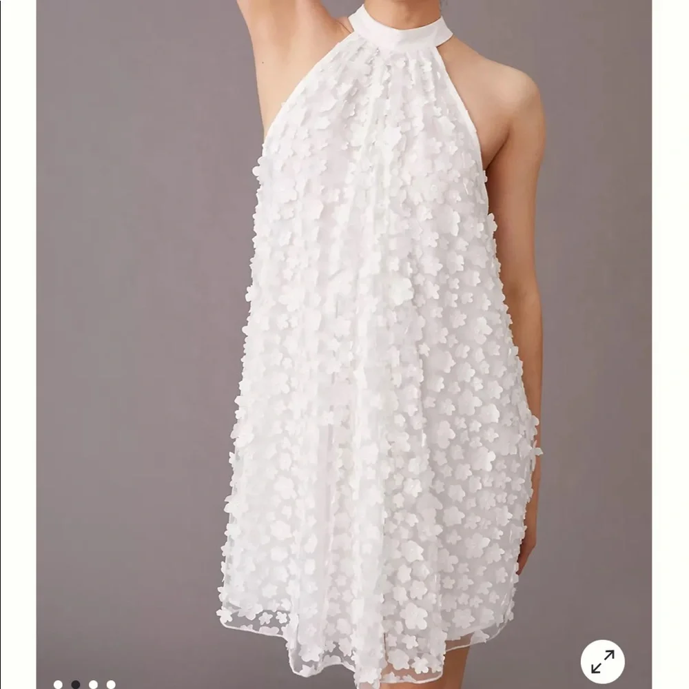 Flower embossed halter dress - Picture 2 of 3